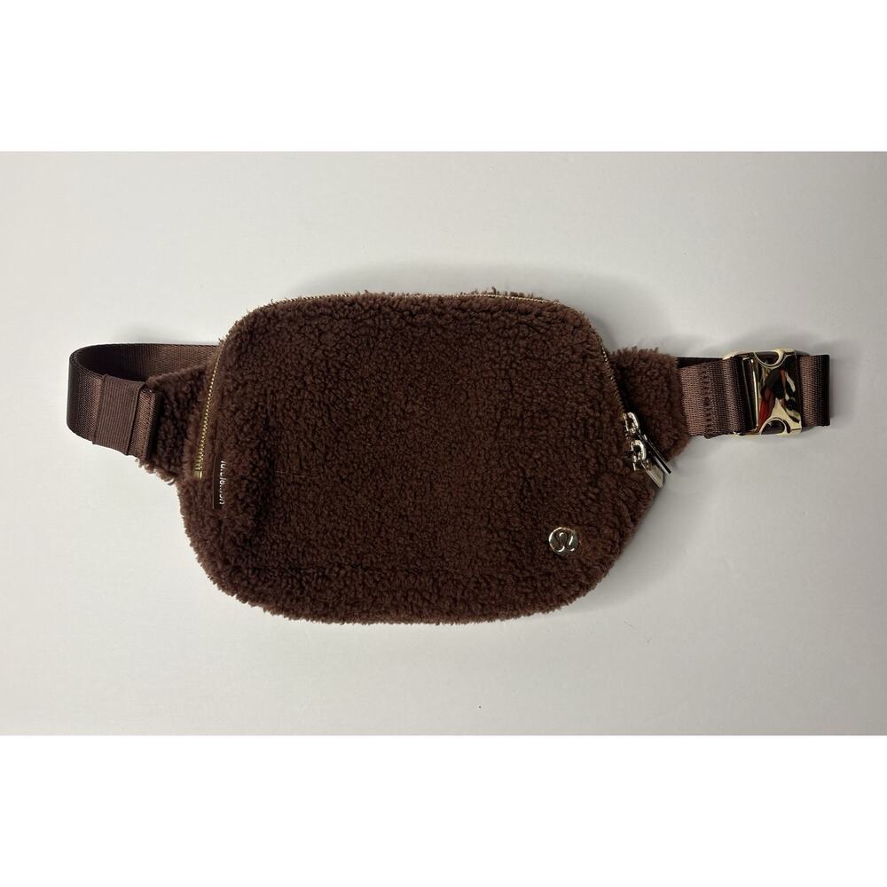 Lululemon Everywhere Belt Bag Fleece Brown - Picture 2 of 7